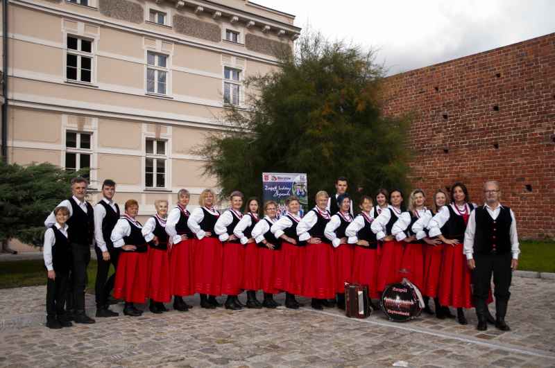 Przygotowanie nowych strojów ludowych